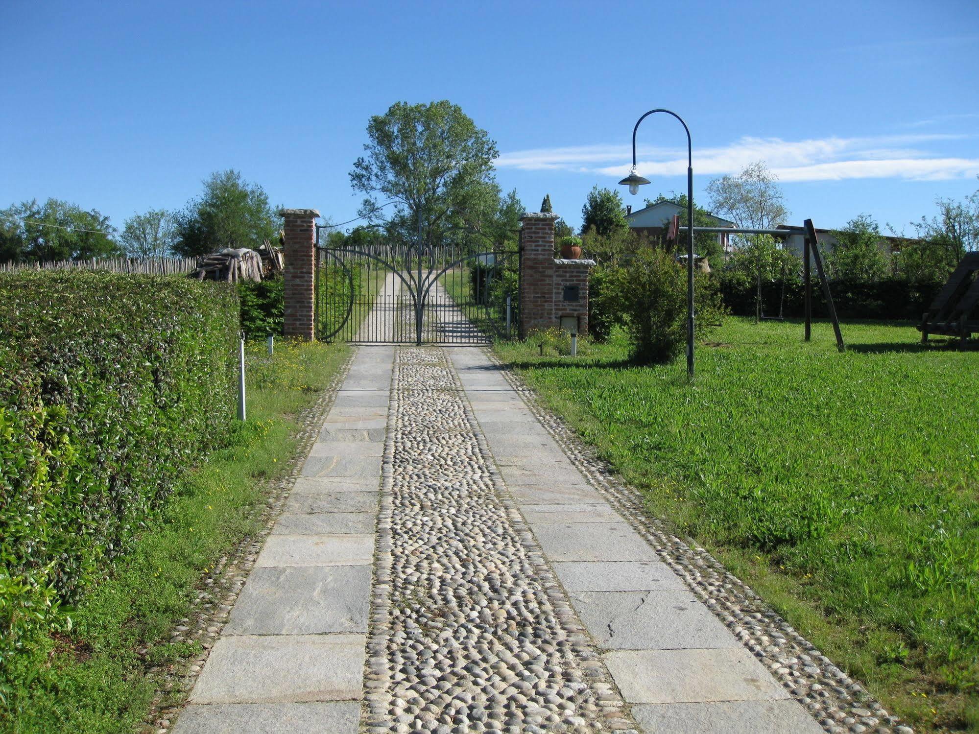 Agriturismo Cascina Ponchietta Montà Eksteriør billede